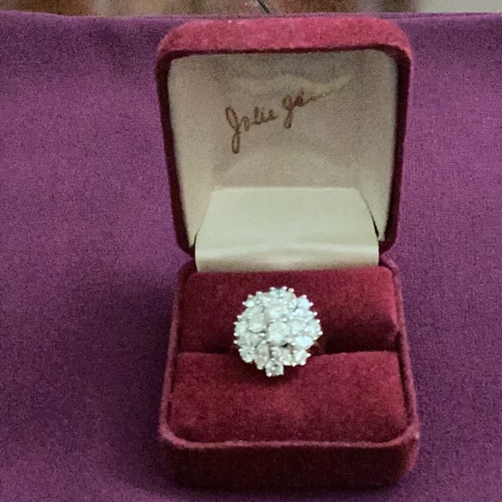 Lovely Cocktail ring, size 6.